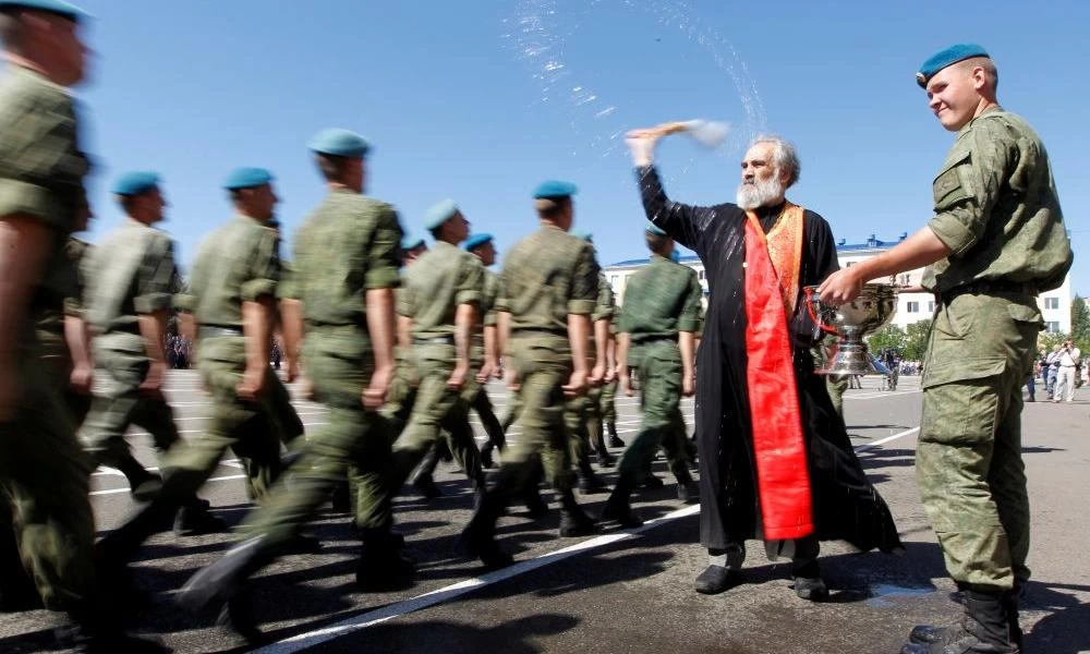 Οι Ρώσοι υποστηρίζουν Στρατό, Εκκλησία και δυνάμεις ασφαλείας